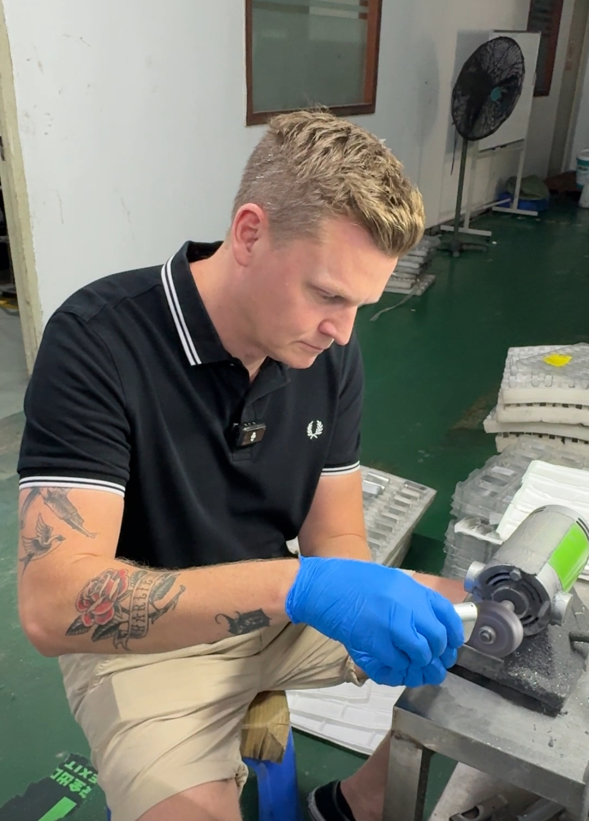 Lyden hands-on polishing products at factory